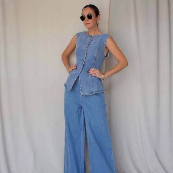 2025 fashionable washed sleeveless vest and trousers set, high-waisted, slimming, wide-leg denim trousers for women. 2025 fashionable washed sleeveless vest and trousers set, high-waisted, slimming, wide-leg denim trousers for women.