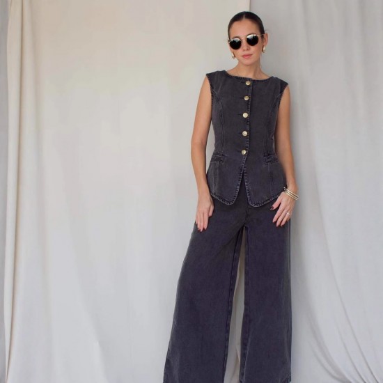 2025 fashionable washed sleeveless vest and trousers set, high-waisted, slimming, wide-leg denim trousers for women. 2025 fashionable washed sleeveless vest and trousers set, high-waisted, slimming, wide-leg denim trousers for women.